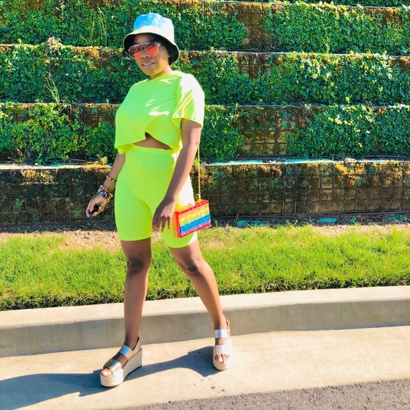 Lime Green two-piece set - Picture 3 of 4